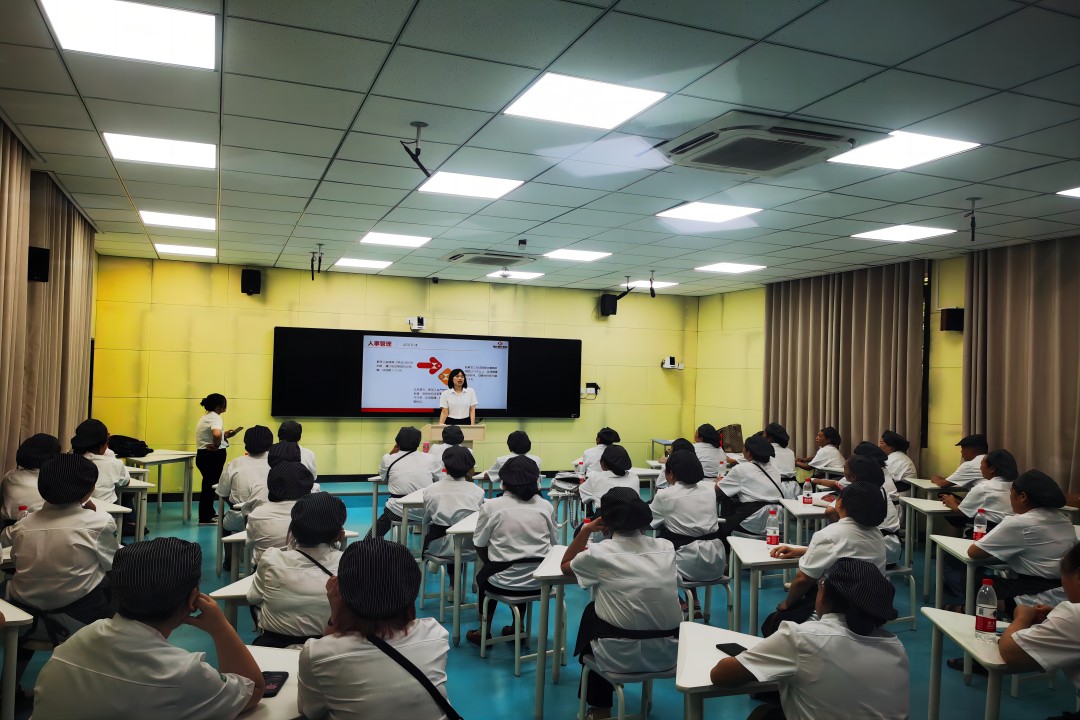 米乐m6餐饮集团开展2023年度秋季学期开学前食堂事情职员专项培训